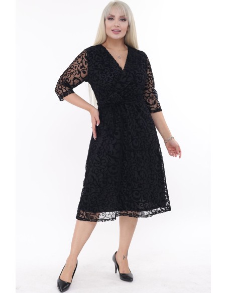 Melna kleita ar mežģīnēm