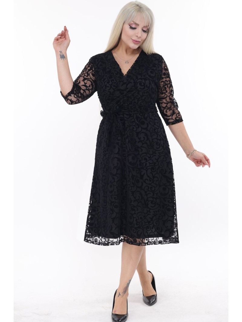 Juoda suknelė su nėriniais Juoda suknelė su nėriniais