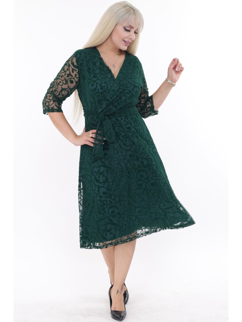 Zaļa kleita ar kakla izgriezumu Zaļa kleita ar kakla izgriezumu