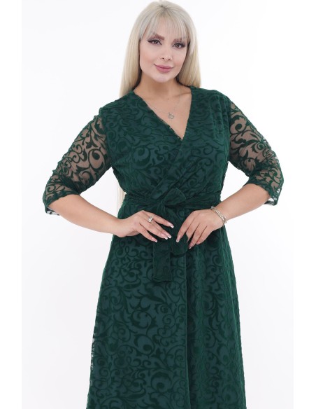 Zaļa kleita ar kakla izgriezumu