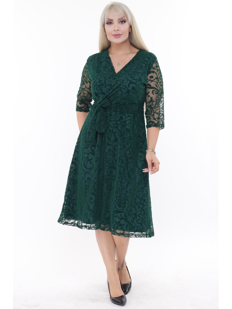 Zaļa kleita ar kakla izgriezumu Zaļa kleita ar kakla izgriezumu