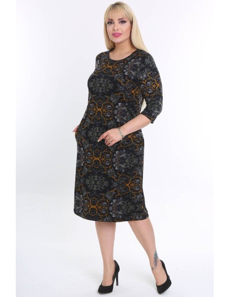 Темное платье с узорами