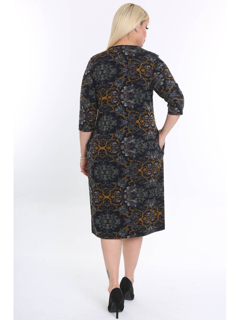 Темное платье с узорами Темное платье с узорами