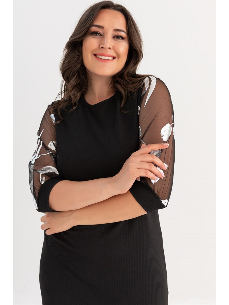 Juoda elegantiška suknelė Juoda elegantiška suknelė