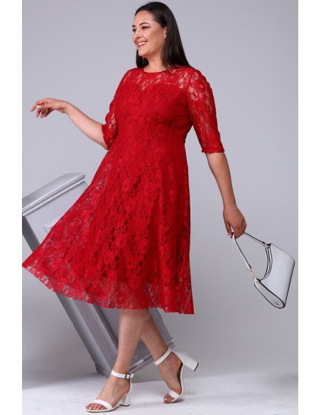 Punane pitsiga kleit