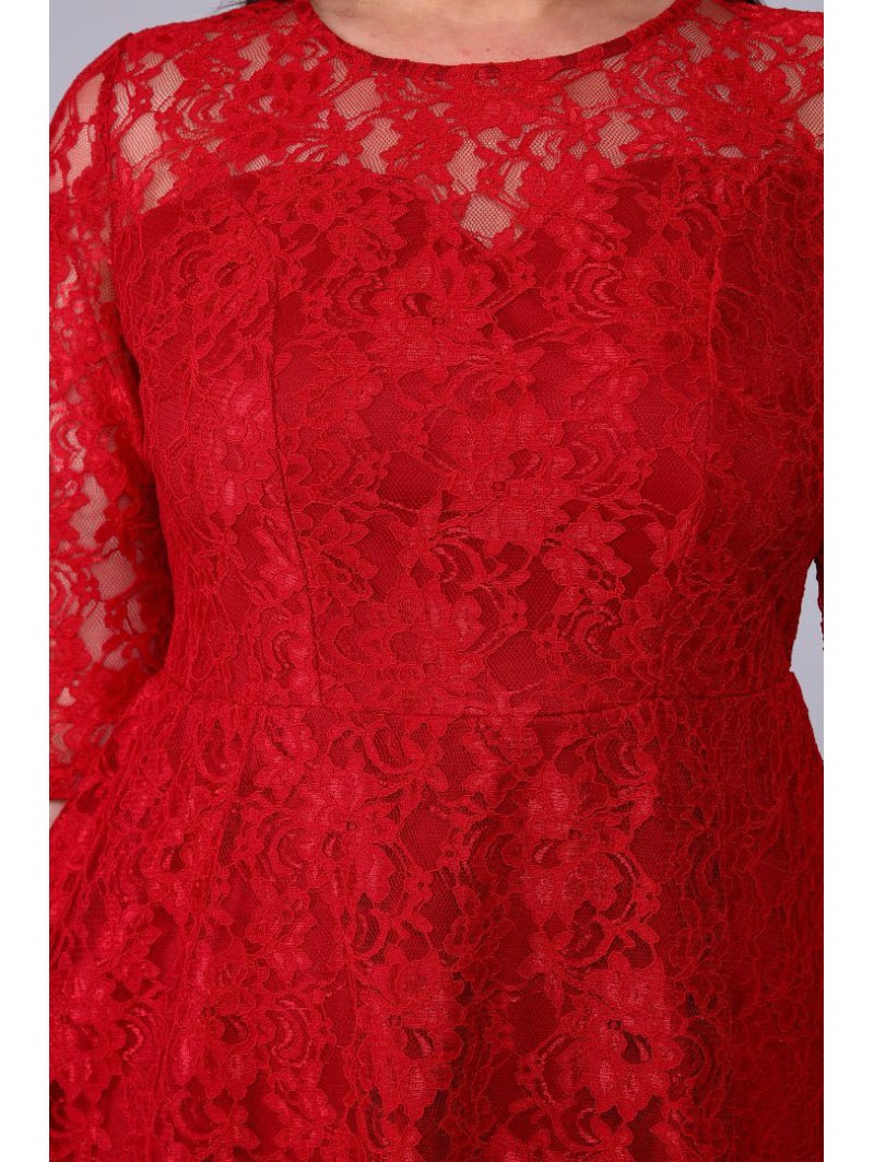 Красное платье с кружевом Красное платье с кружевом
