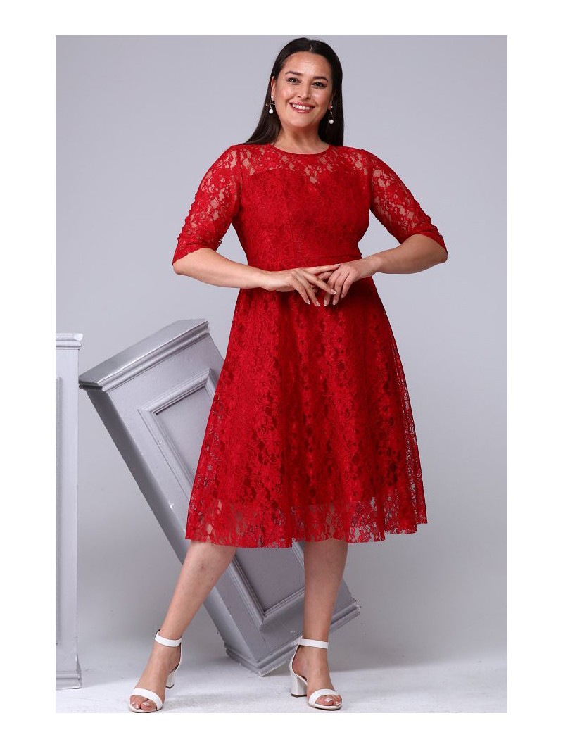 Raudona suknelė su nėriniais Raudona suknelė su nėriniais