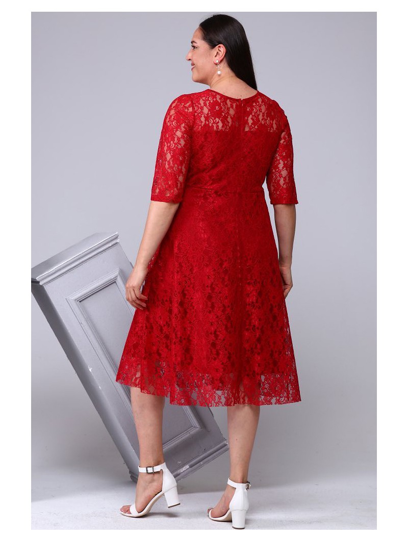 Raudona suknelė su nėriniais Raudona suknelė su nėriniais