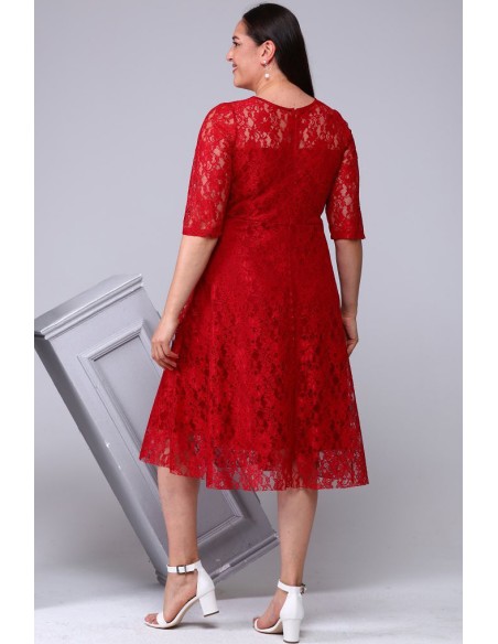 Красное платье с кружевом