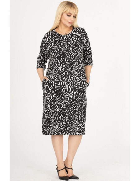 Mustriline taskutega kleit