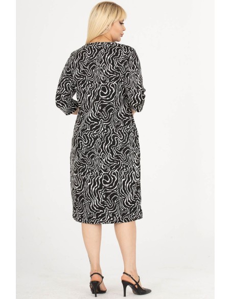 Mustriline taskutega kleit