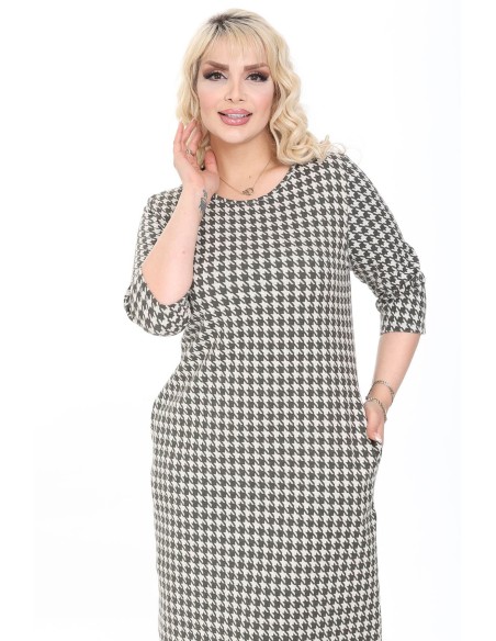 Kleita ar kāju apdrukām