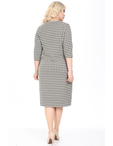 Платье с принтом на ногах