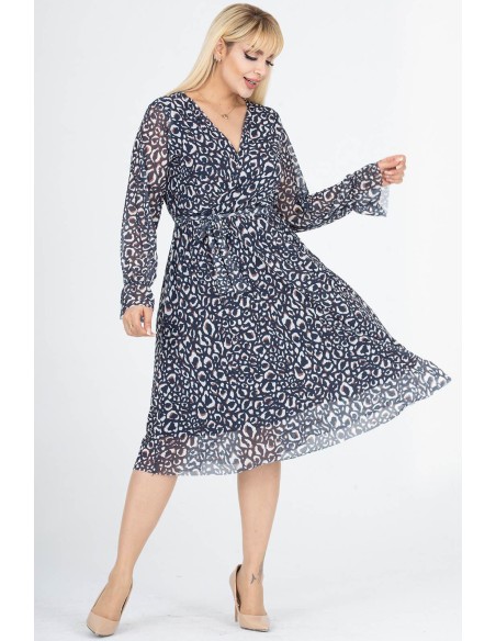 Kleita ar garām piedurknēm