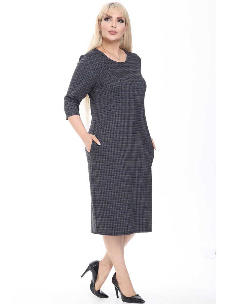 Платье с принтом на ногах