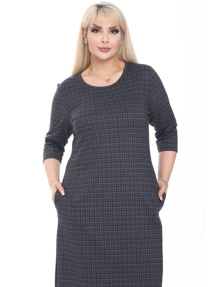 Kleita ar kāju apdrukām