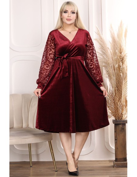 Велюровое платье с вырезом-конвертом