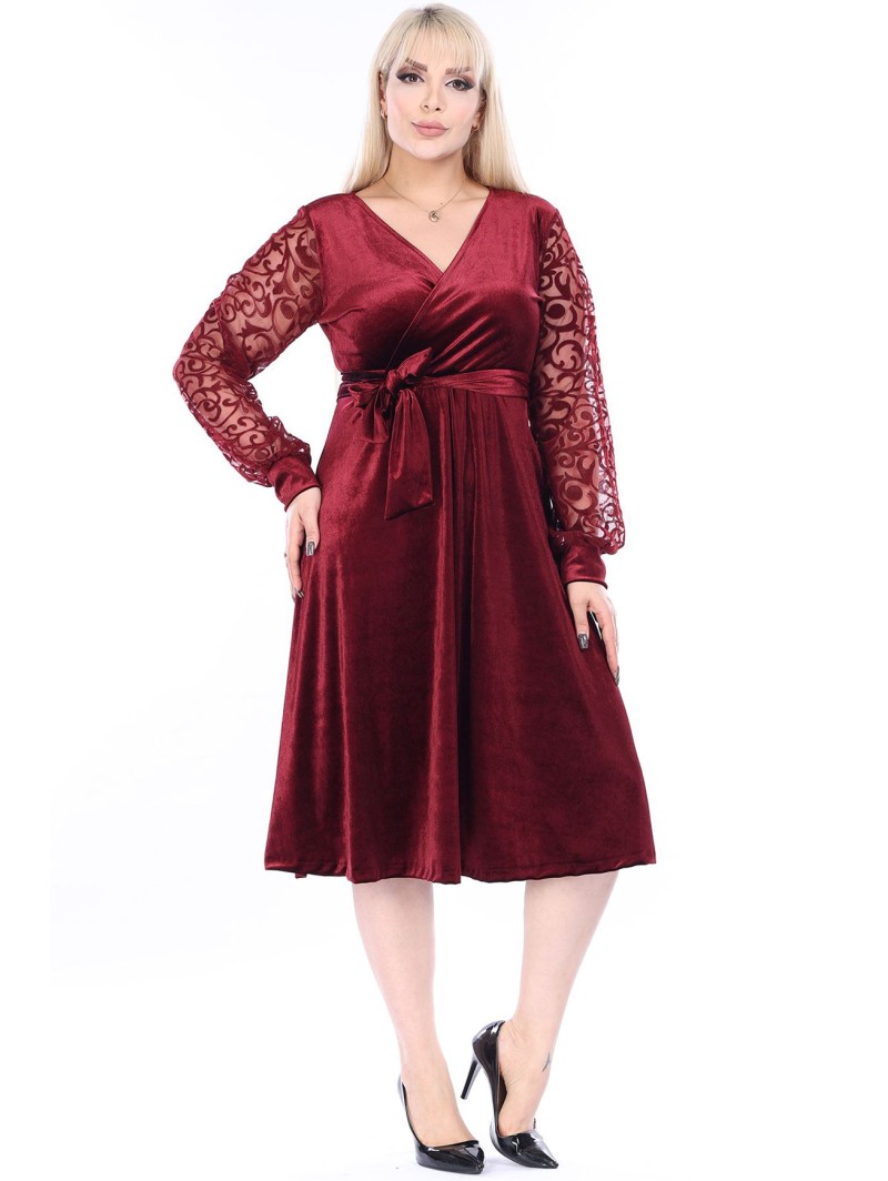 Ümbrikukaelusega veluurkleit Ümbrikukaelusega veluurkleit