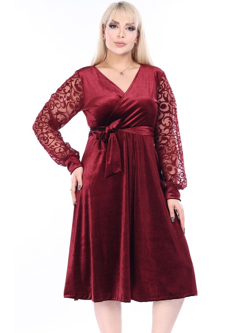 Велюровое платье с вырезом-конвертом