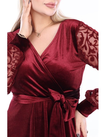 Velūra kleita ar aploksnes kakla izgriezumu