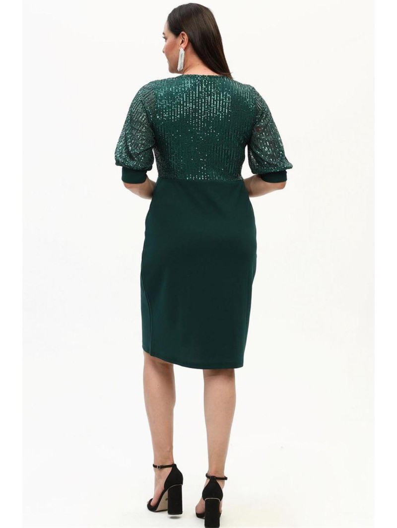 Žalia suknelė su žvyneliais Žalia suknelė su žvyneliais