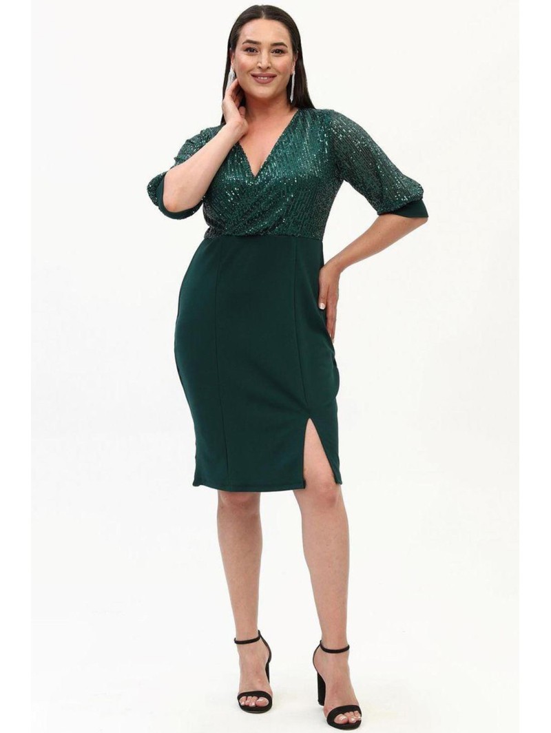 Zaļa kleita ar svariem