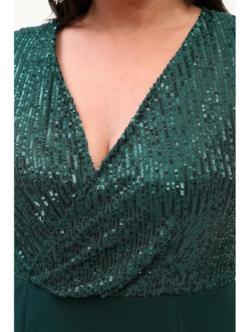 Zaļa kleita ar svariem