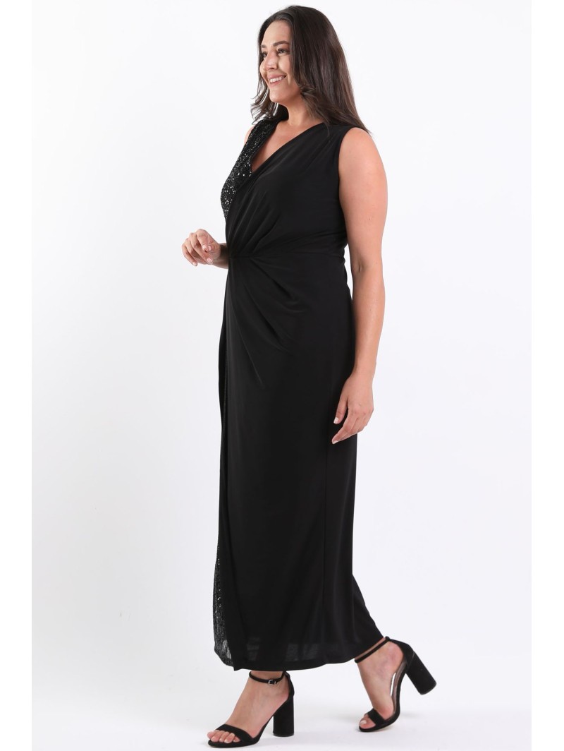 Pikk uhke varrukateta kleit