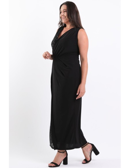 Pikk uhke varrukateta kleit