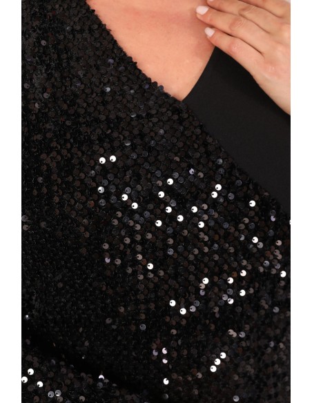 Pikk uhke varrukateta kleit