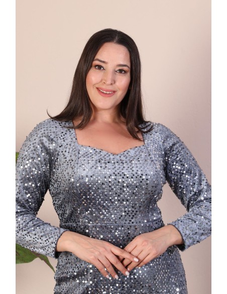 Gara kleita ar svariem