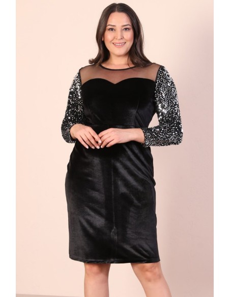 Skaista velūra kleita