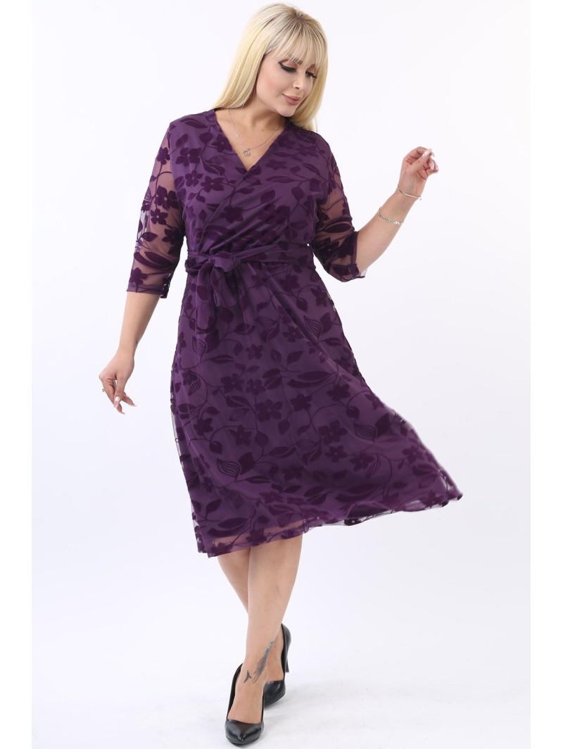 Violeta kleita ar lenciņu Violeta kleita ar lenciņu