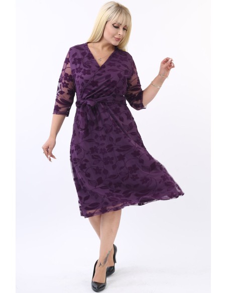 Violeta kleita ar lenciņu