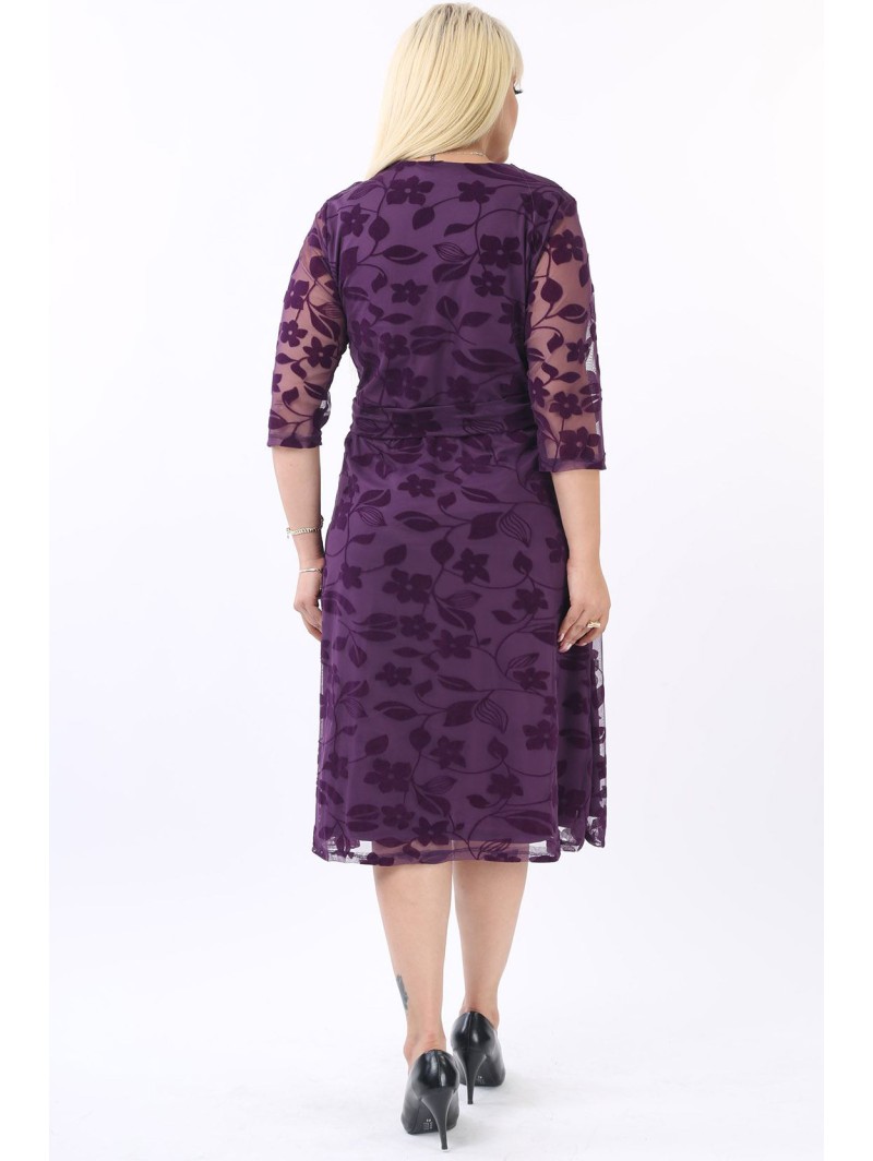 Violeta kleita ar lenciņu Violeta kleita ar lenciņu