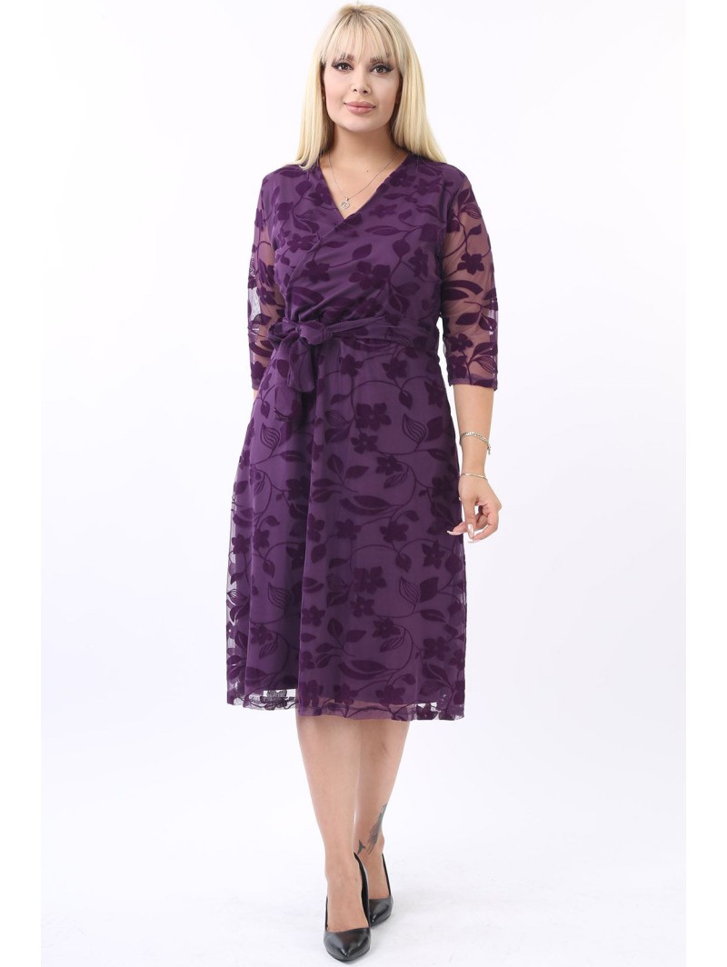 Violeta kleita ar lenciņu Violeta kleita ar lenciņu