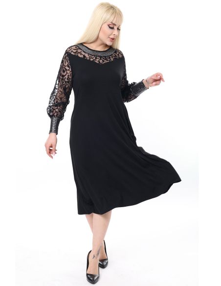 Melna klasiska kleita