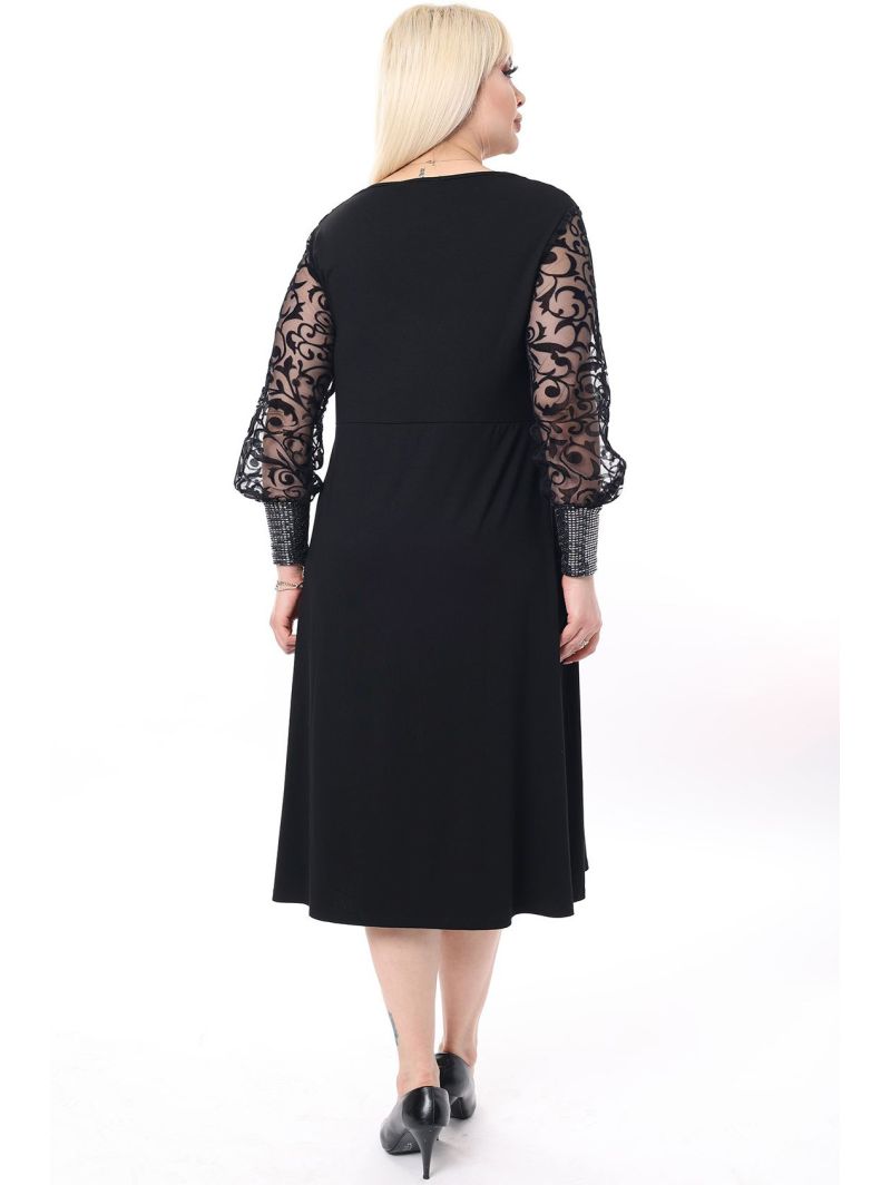 Juoda klasikinė suknelė Juoda klasikinė suknelė