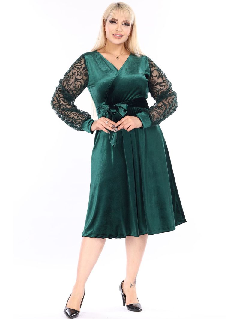 Žalia veliūrinė suknelė Žalia veliūrinė suknelė