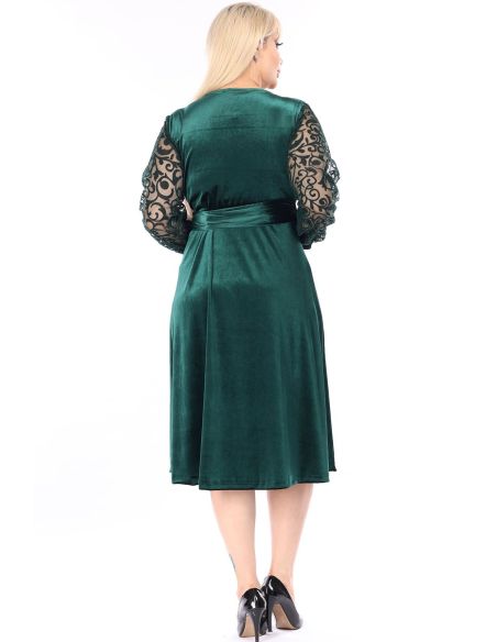 Zaļa velūra kleita