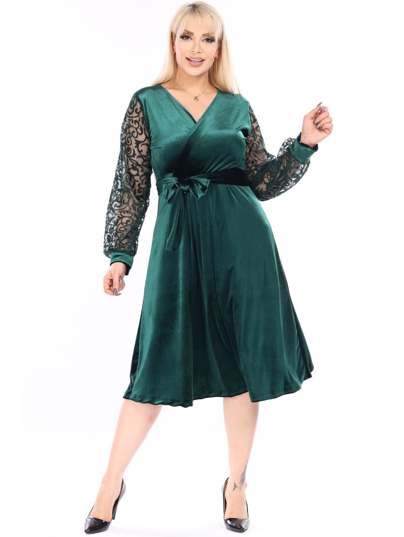 Žalia veliūrinė suknelė Žalia veliūrinė suknelė