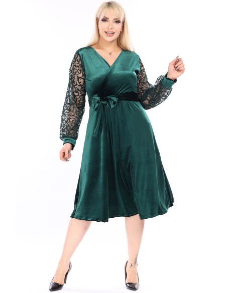 Zaļa velūra kleita