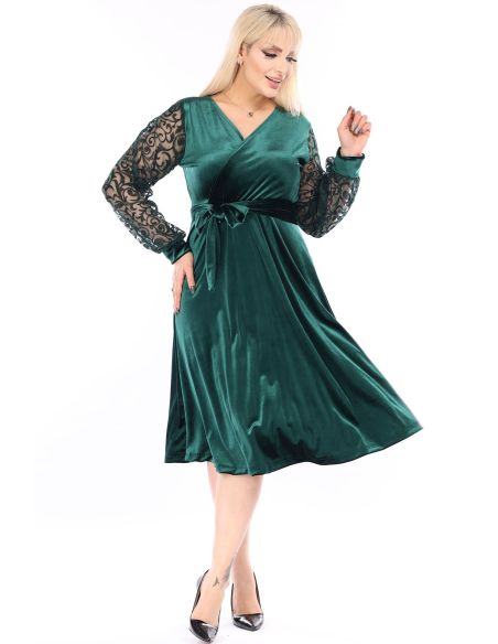 Зеленое велюровое платье