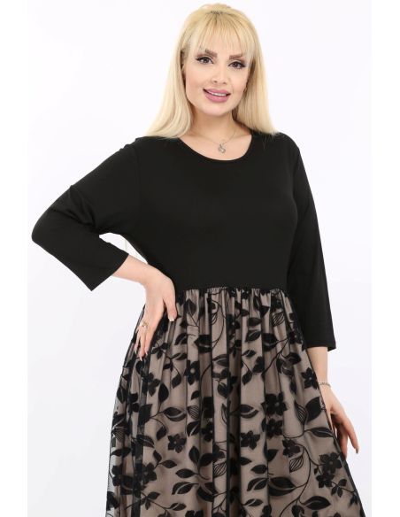 Suknelė apkūnioms moterims