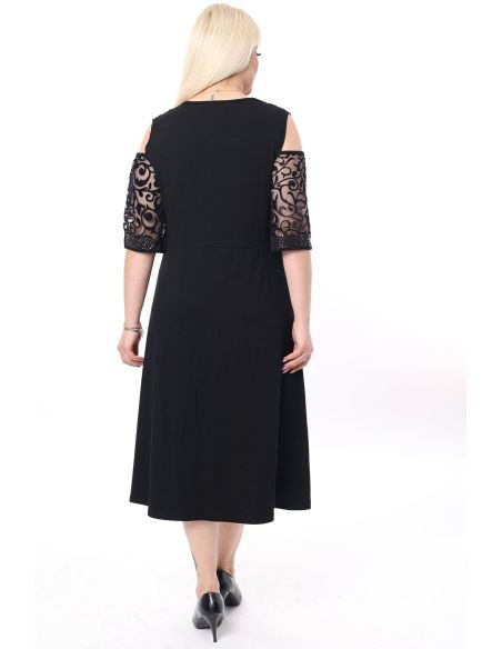 Juoda didelių dydžių suknelė