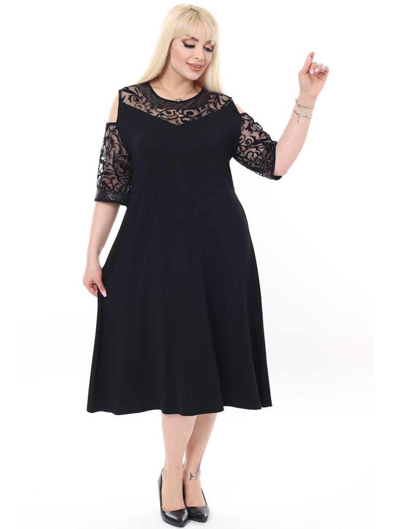 Must pluss-suuruses kleit