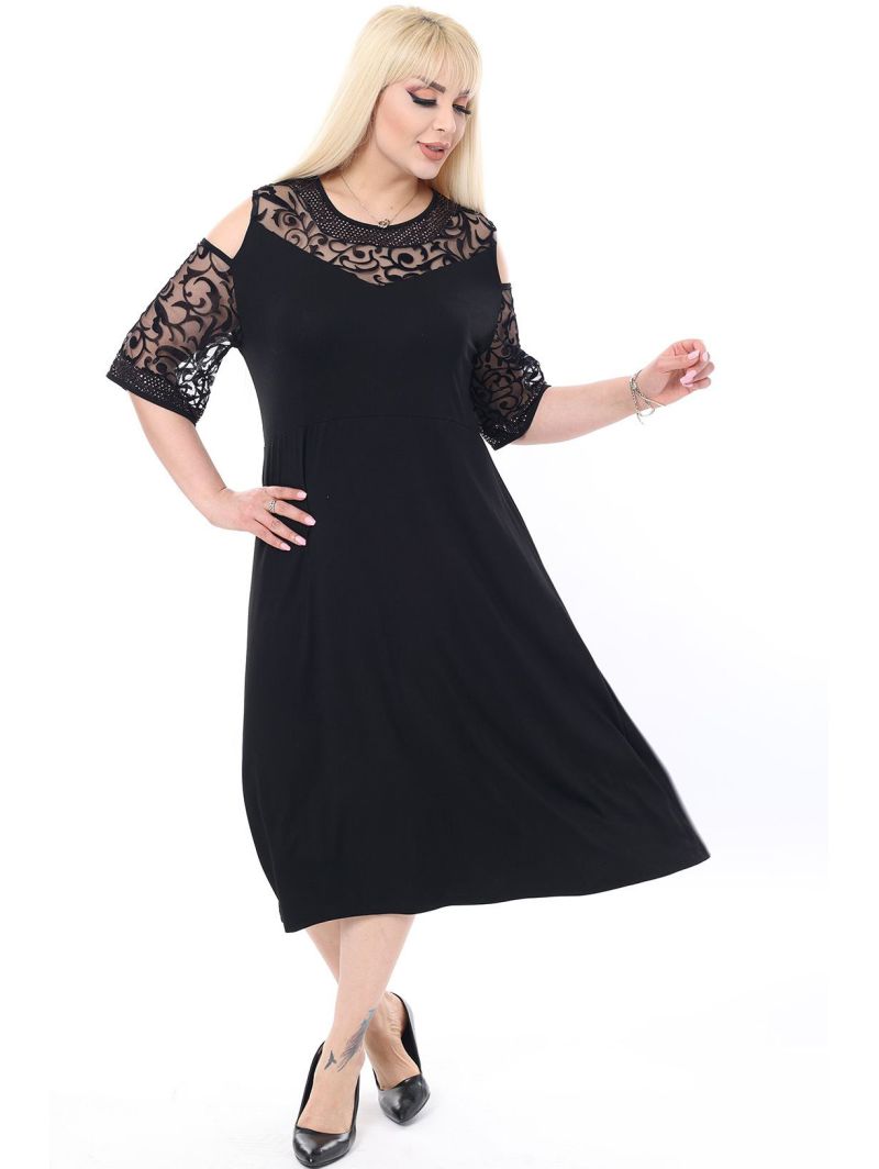 Juoda didelių dydžių suknelė Juoda didelių dydžių suknelė