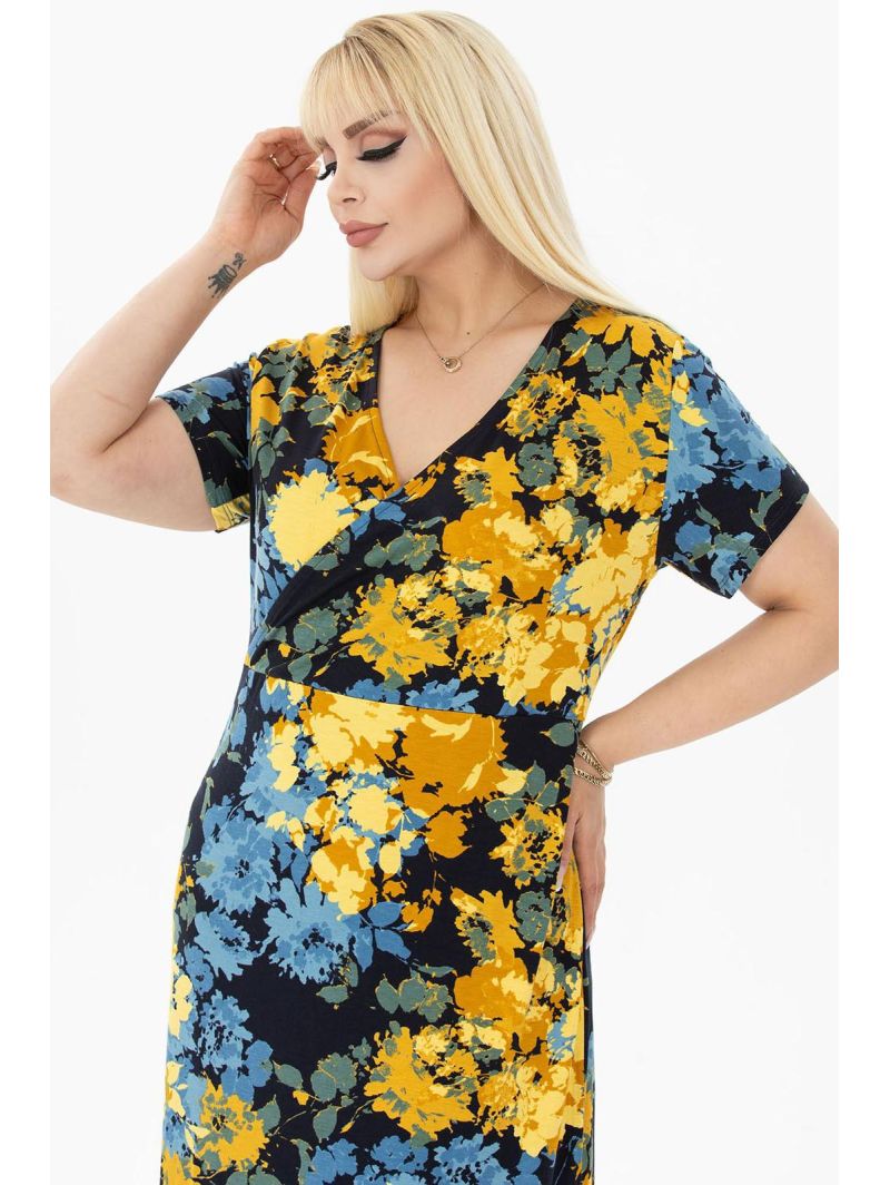 Kleita ar īsām piedurknēm