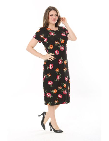 Черное платье с цветочным принтом для полных
