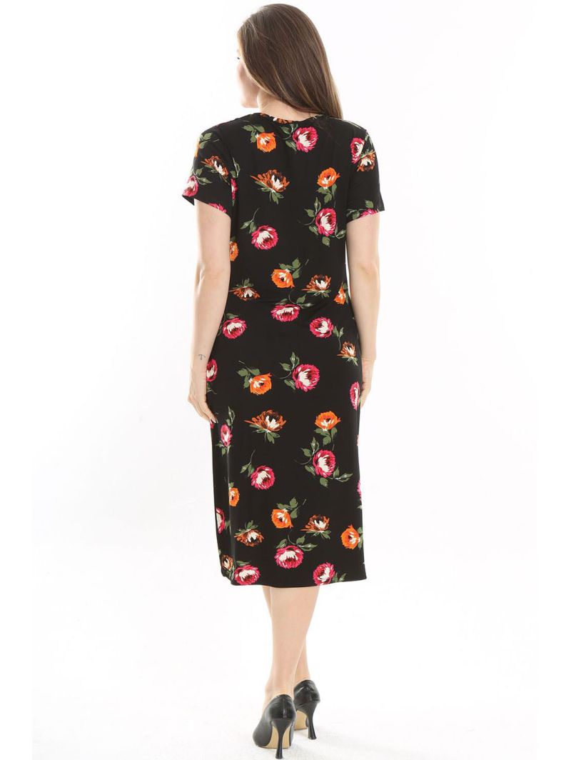 Melna ziedu kleita kuplai